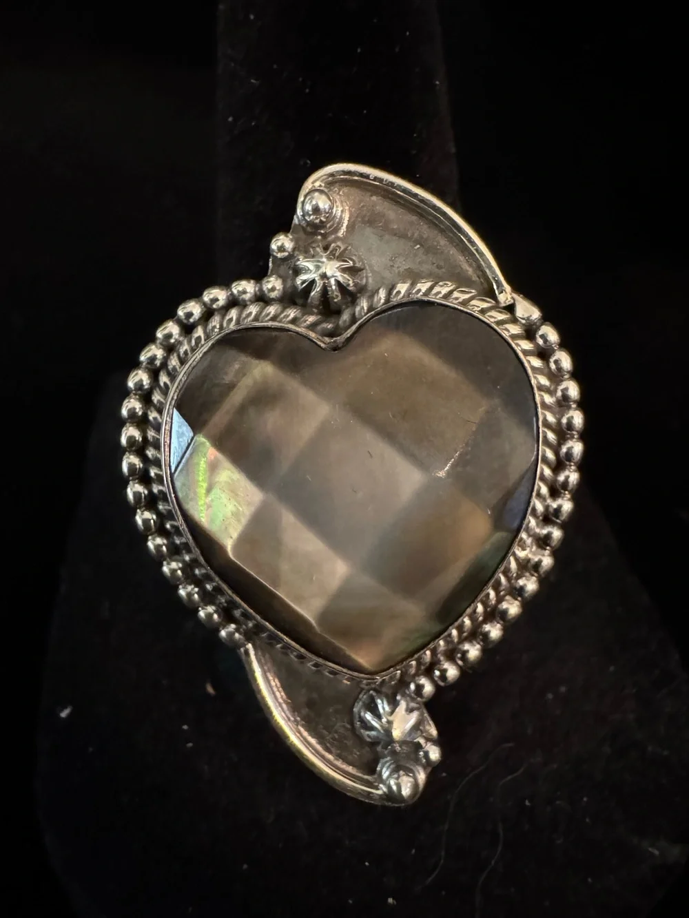 Sterling‎ silver Heart-Shaped Faceted Black Mother-of-Pearl Statement Ring